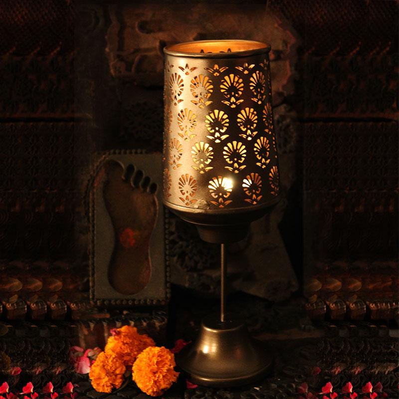 Eye-catching Handcrafted Gold T-Light Table Lamp Large
