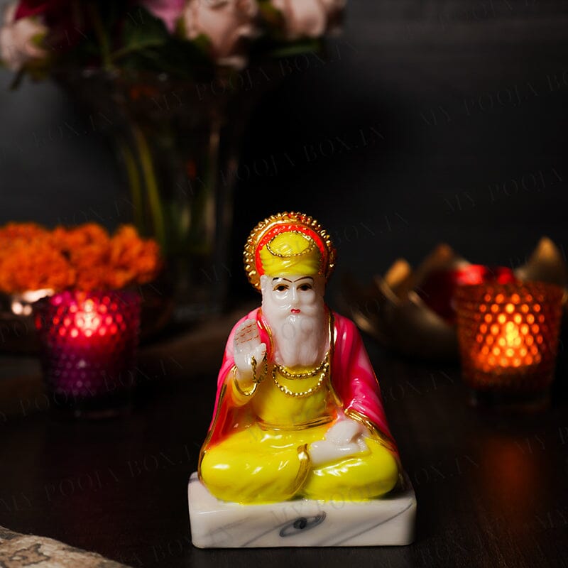 Delightful Guru Nanak Ji Idol