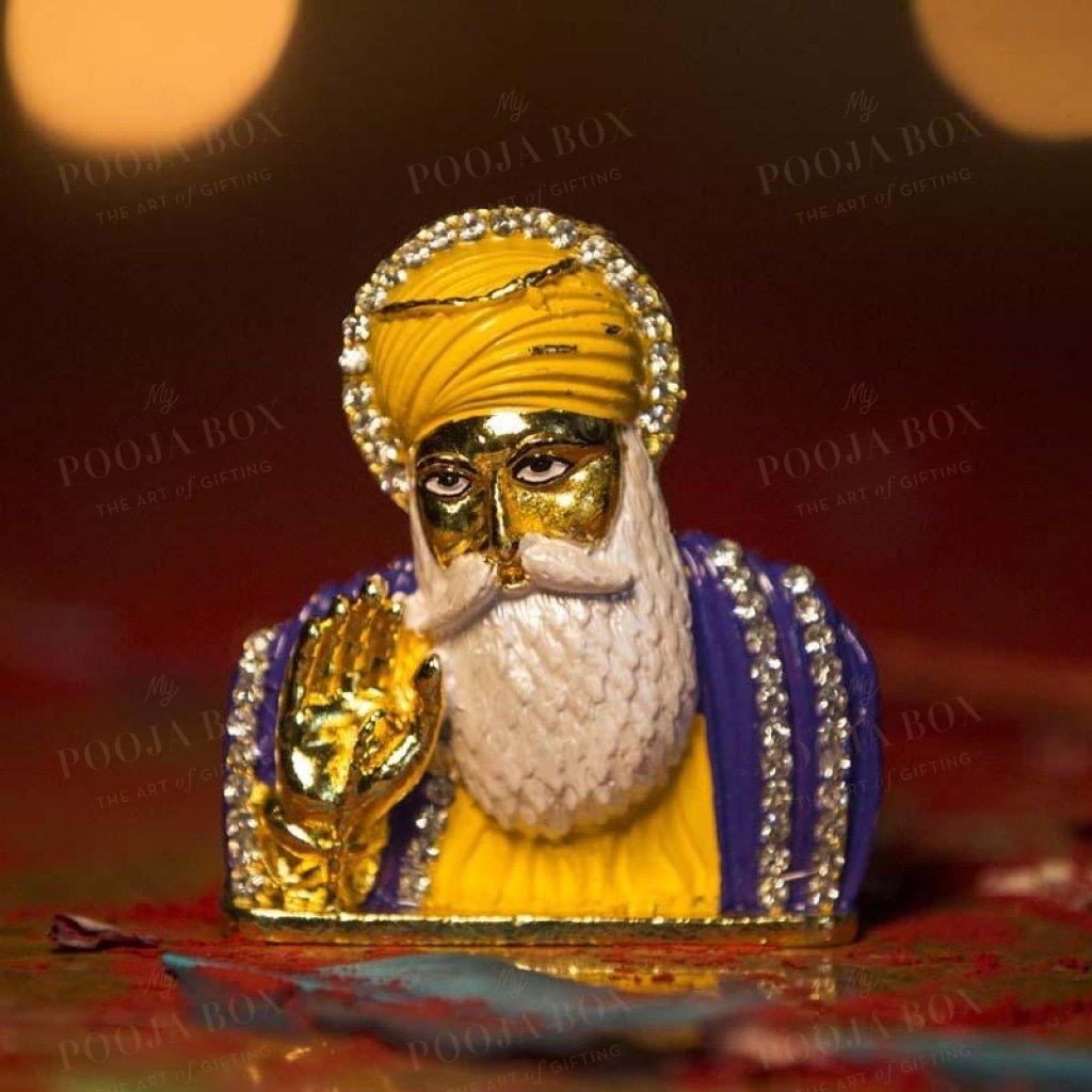 Guru Nanak Ji Idol With Diamond Detailing Idols